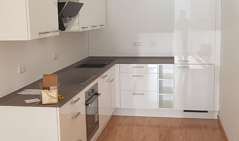 Attraktive 2-Zimmer-Küche-Bad Wohnung mit moderner Einbauküche und großem Balkon