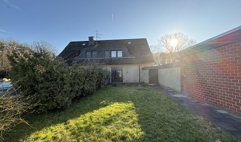 Exclusive living with a garden, newly furnished after renovation, featuring two spacious balconies.