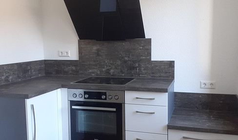 FIRST OCCUPANCY AFTER RENOVATION! 3R apartment in quiet location + EBK + fireplace, parking space, approx. 80 m²