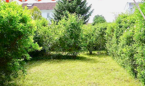 Natur- und zentrumsnahes Wohnen mit kleinem Garten