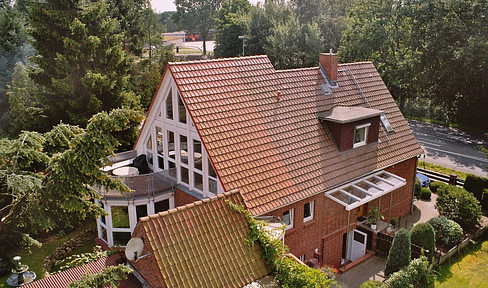 Detached house with 3 separate apartments