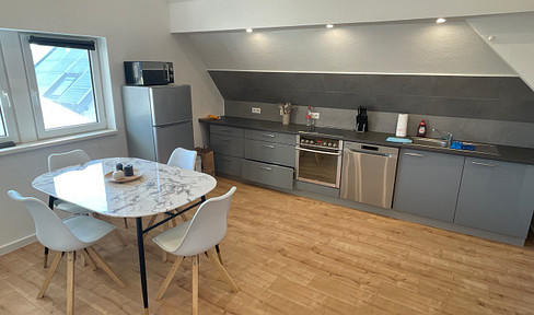 Möblierte 2-Zimmer Wohnung mit Einbauküche und Stellplatz, kürzlich renoviert!