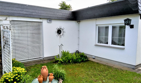 beautiful bungalow, 2.5 rooms with garage and garden