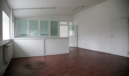Office in Bad Bramstedt 120.00 m² / 6.0 per m² / 3 parking spaces Free of charge