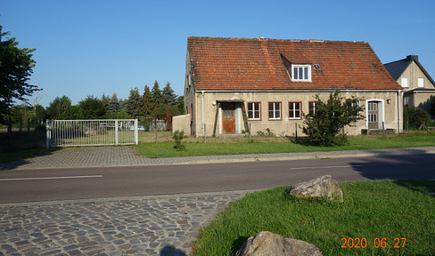 Two-family house 06667 Goseck large property 1688 qm beinh. zus.Baugrund