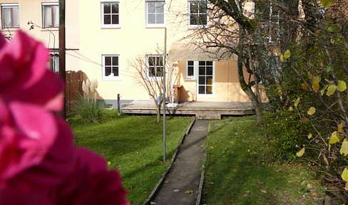 Stadtnah gelegen ! Helle,ruhige 3 Zimmerwohnung mit schöner Terrasse und Garten