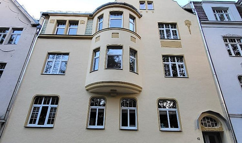 Yield property, top renovated with PV system, fully let, close to the center in the district and residence town of Greiz