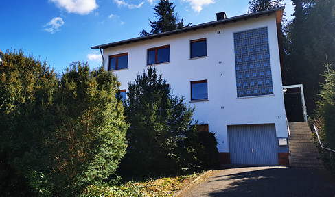 Zweifamilienhaus mit Garten und Garage in Aßlar (2 Wohnungen) gute Anbindung Gießen