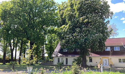 Residual farm, villa, in beautiful natural location with pond and island