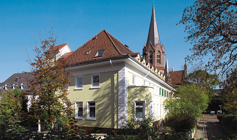 Urban villa at Mühlburger Tor, with medical practice, surgery center and two apartments in sought-after location