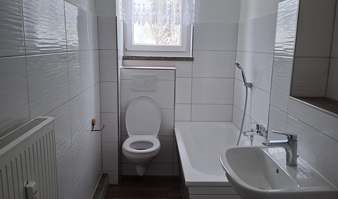 2-Raum-Whg., Bad mit Fenster, Badewanne incl. Dusche, neu renoviert / auch für ALG/BüGe mögl.