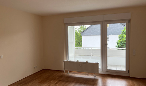Wohnung mit überdachtem Südbalkon, kernsaniertem Bad und Einbauküche.