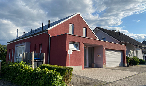 Top architecture, central, south-facing, fitted kitchen, terrace, garden, parking space