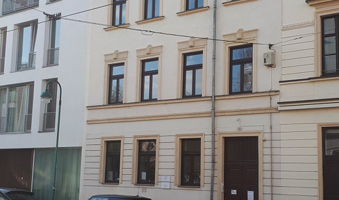 2-room apartment in Leipzig's Waldstraßenviertel, 60 sqm, balcony + fitted kitchen + bathroom with window