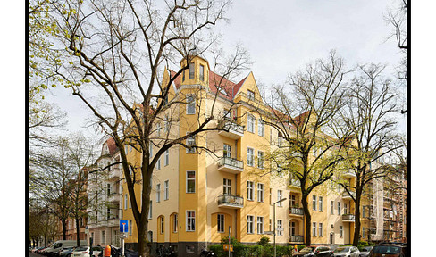 Completely renovated 3-room apartment in Steglitz! 3rd floor, top location, 2 bathrooms, eat-in kitchen, balcony!