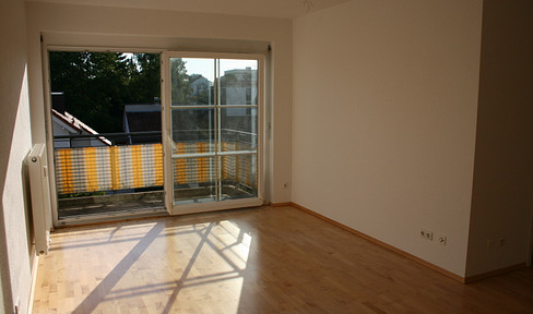 Schöne, helle, zentral gelegene 2-Zimmer-Wohnung mit Balkon