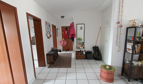Great 3-room apartment on 96 m² floor space with conservatory and balcony in a central location in Cologne Wahn