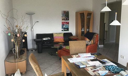 Ruhige 3 ZKB EG-Südwohnung mit großer Terrasse