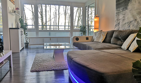 Renovated 2.5-room apartment with a view of the forest.