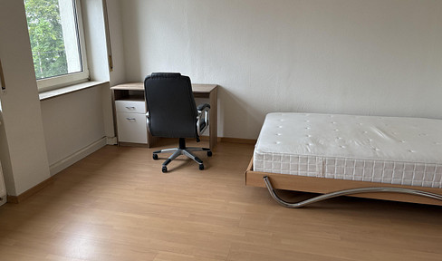 Renoviertes WG Zimmer in bevorzugter Lage (bitte Handynummer angeben)