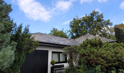 Detached hipped roof bungalow on the edge of the forest in Neuss Rosellerheide