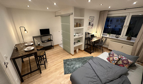 Exclusive, modernized 1-room apartment with fitted kitchen at Luitpoldpark