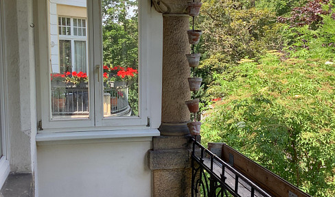 Beautiful 2-room apartment in an old building with balcony and newly installed bathroom at the castle park in Gotha