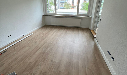 2-room raised first floor apartment with loggia and EBK in Steintor