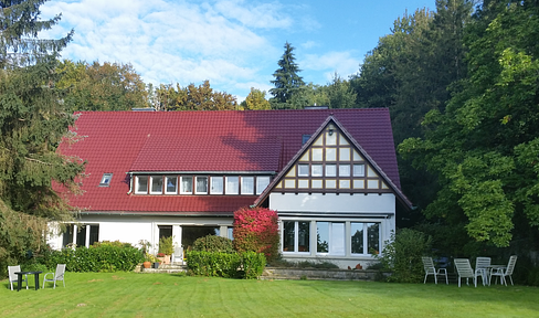 Cozy attic in country house villa by the forest, cul-de-sac, close to the city center