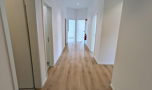 Flexible commercial spaces available from 124 to 132 m² | Office, clinic, studio | Directly on the A8 motorway near Weyarn | Starting from €12 per m².