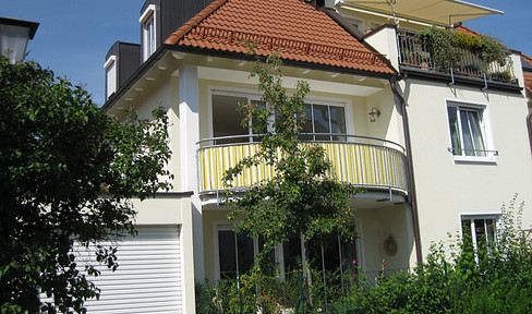 Exklusive, lichtdurchflutete 2-Zimmer Wohnung mit Balkon und Einbauküche in Feldmoching