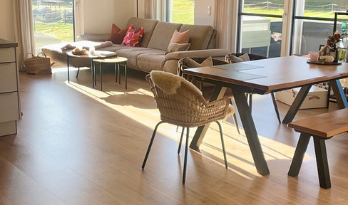 Exclusive, quiet, and very modern 4.5-room apartment with a large south-facing balcony, luxurious fittings, located on the 1st floor.