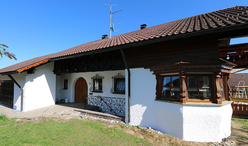 "Haus Sissi" with unique interior in an idyllic, quiet hillside location (partially furnished)