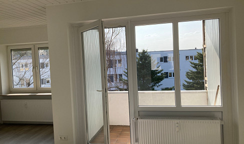 3-room apartment with evening sun on the balcony