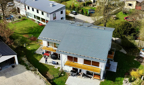 Spacious two-room ground-floor apartment with a garden.