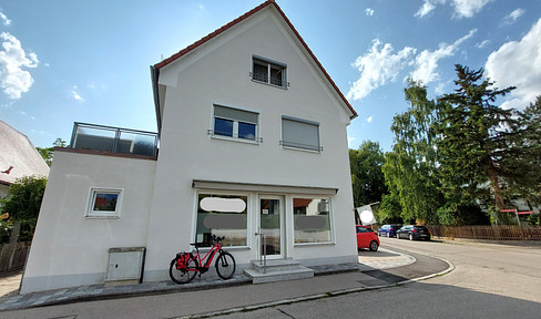 Beautiful 1-room apartment with separate kitchen in a central location in Freising-Lerchenfeld