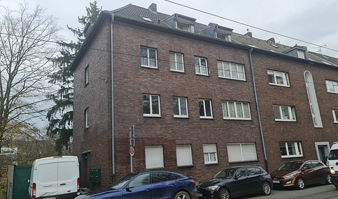 Completely renovated 2-room apartment on the 2nd floor, in a central location.