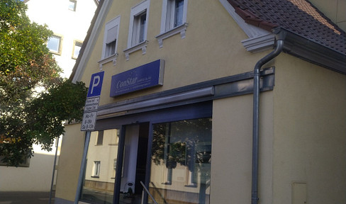 Vielfältig nutzbare Gewerbeeinheit in kleinem Wohn- und Geschäftshaus