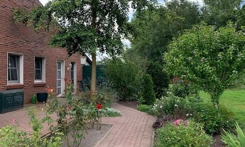 Live where others go on vacation (single apartment ONLY)