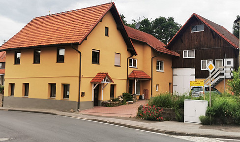 Großes Ein / Mehrgenerationenhaus mit Nebengebäuden