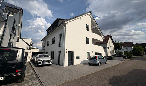 Neuwertige Moderne 2,5-Zimmer-Wohnung mit Balkon und Einbauküche