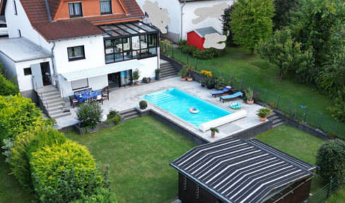 2 semi-detached houses or two-family house with extension in cul-de-sac location