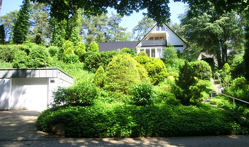 Dream location, bright large apartment, conveniently located, 20 min. to main station