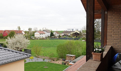 Großzügige Dachgeschosswohnung mit Loggia