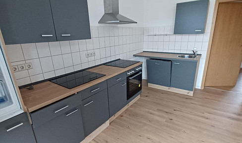 Bright 2-room apartment on the outskirts of Zwickau, with fitted kitchen.