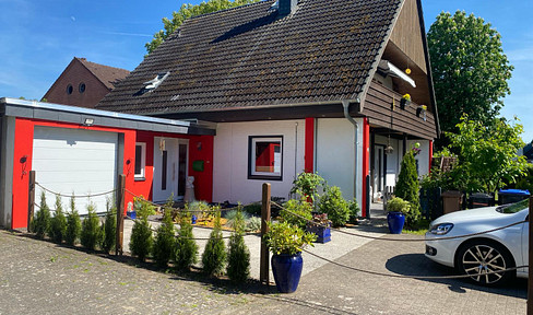 Modernized detached house with a fireplace, charging station for electric vehicles, ready for occupancy, and offering a wonderful living experience.
