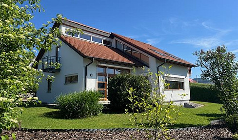 Spacious, modern detached house with beautiful garden in prime residential area