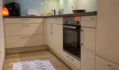 Helle, gemütliche 2,5-Zimmer-Wohnung im Dachgeschoß