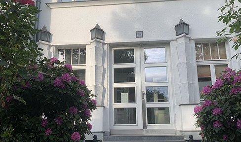 Beautiful office space with many extras, including electricity and internet.