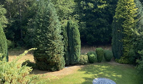 Spacious and well-kept/partially furnished 3-room apartment with garden, terrace and distant views